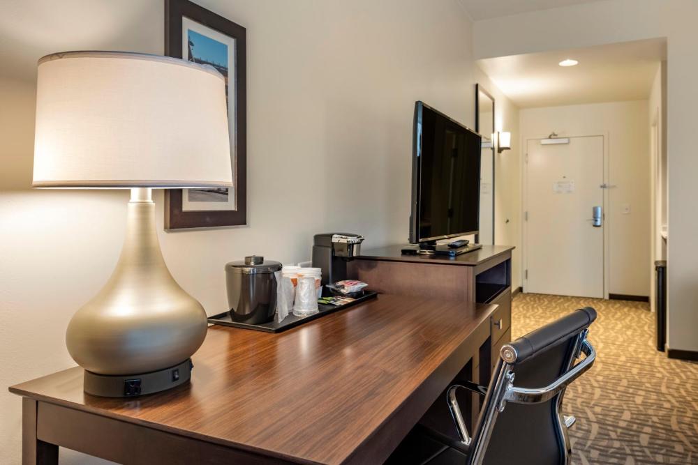King Suite with Sofa Bed - Non-Smoking interior